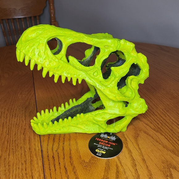 ✨️NEW Thrills & Chills Terror-ium Decor - Picture 2 of 6